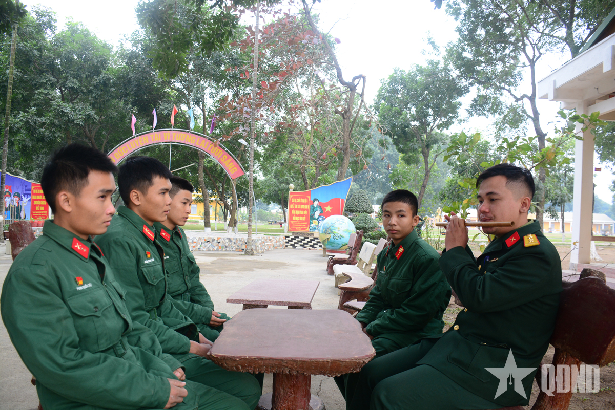 Tiếng sáo gắn kết tình nghĩa cán - binh